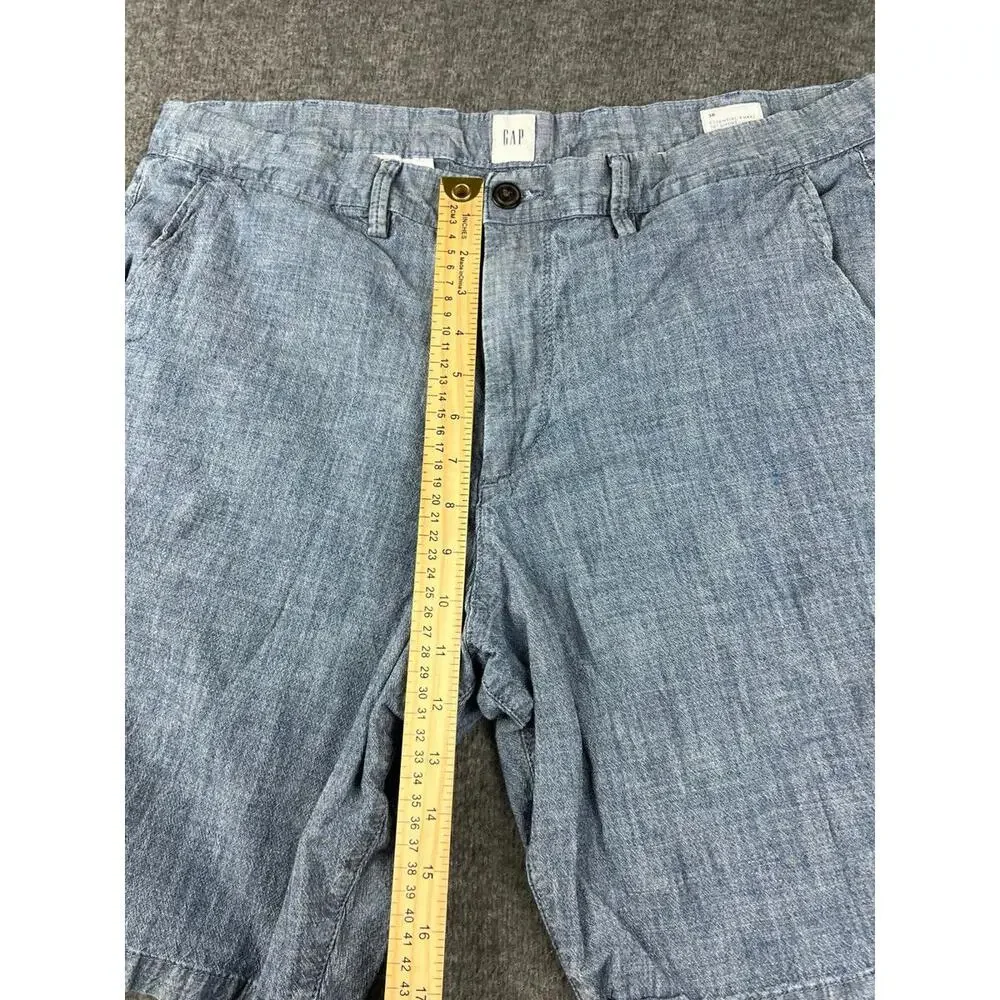 GAP Men's Essential Khaki 10